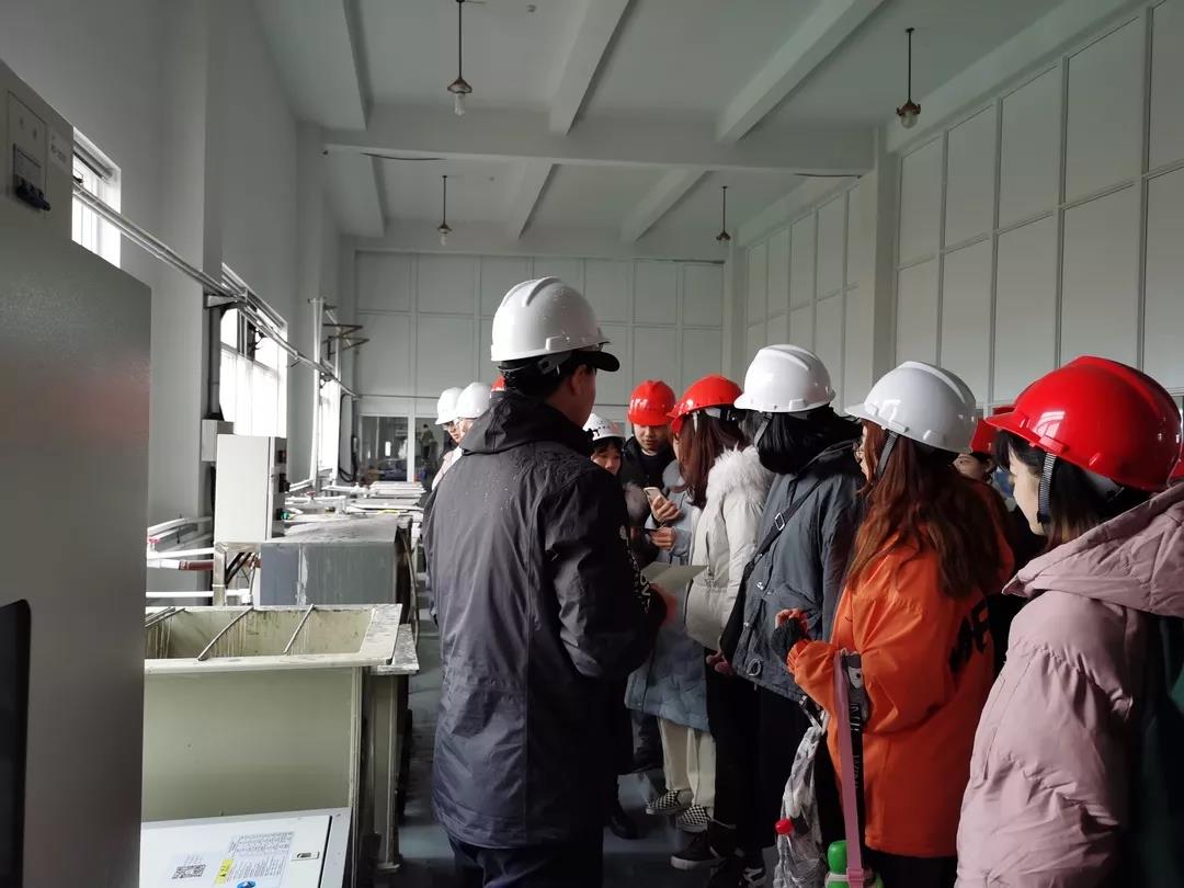 热烈欢迎金陵学院学生来zoty中欧体育全站(中国)参观学习.jpg 热烈欢迎金陵学院学生来zoty中欧体育全站(中国)参观学习.jpg